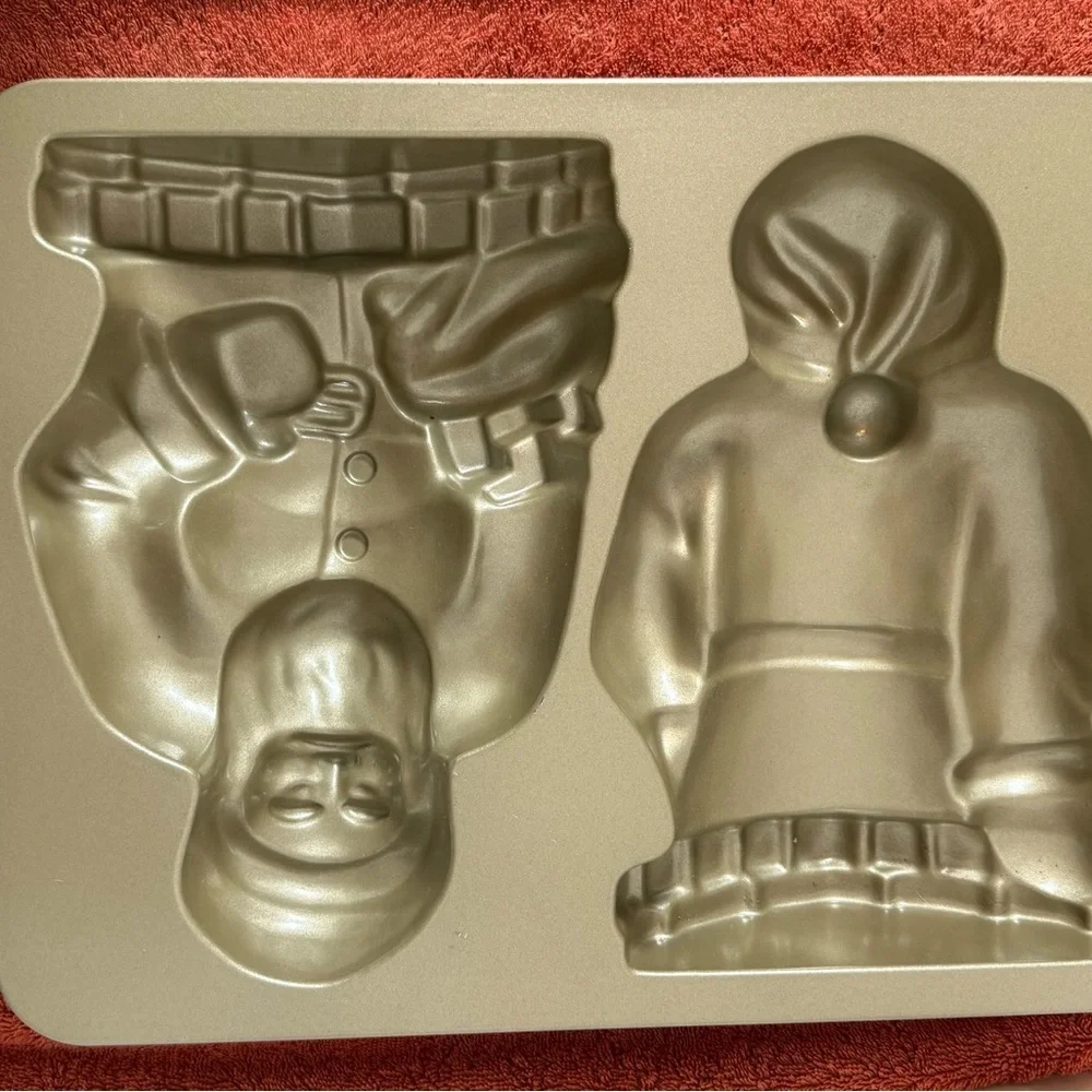Nordic Ware 10 Cup‎ Santa Claus Cast Aluminum Cake Pan Platinum Collection
